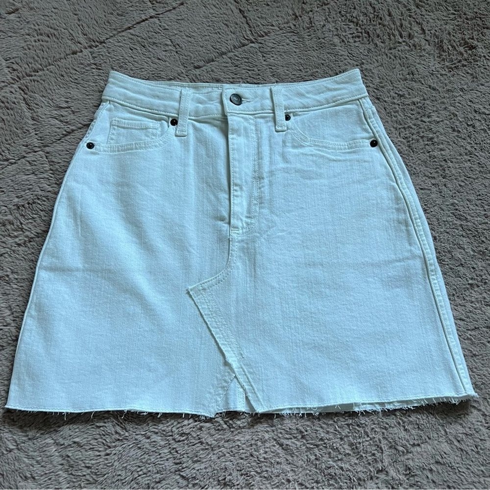 Abercrombie & Fitch High Rise Distressed Denim Mini Skirt Raw Hem Preppy Sz 26